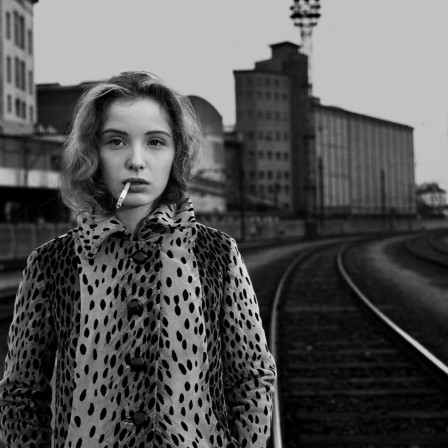 Julie Delpy 1989 photo de Stéphane Coutelle la journée sur ses rails