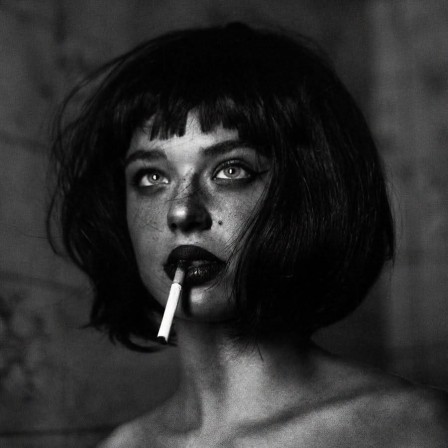 Lucia Lamata cigarette