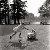 Maria Austria. Girl with doll carriage in the Vondelpark, Amsterdam, 1956 petite fille avec une poussette lévitation que la joie fasse que nous ne touchions plus le sol