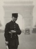 Marianne Breslauer. Policier sur les Champs-Élysées, Paris 1929 Edith Piaf mon agent de police il était grand il était beau il sentait bon le croissant chaud mon gardien de la paix