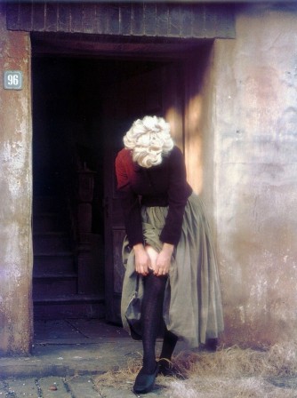 Marilyn Monroe, 1956 - Ph. Milton H. Greene quand Marilyn met ses bas l'hiver va être froid