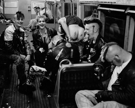 Mark McEvoy. Subway sect … Punks larking about on the Northern line, London circa 1990 métro les fesses tatouées des punk