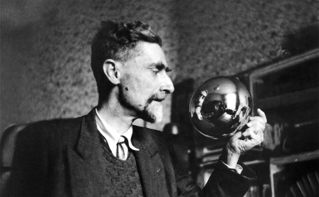 Maurits Cornelis Escher self portrait la boule de Noël