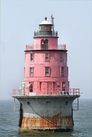 Miah Maull Shoal in the Delaware Bay con comme un phare pendant ce temps au Moulin Rouge