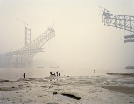 Nadav Kander Yangtze The Long River la construction de la Tour Eiffel sur la Seine à Paris
