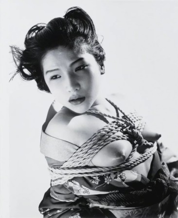 Nobuyoshi Araki bondage seins charge mentale et pression mammaire
