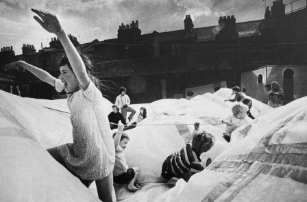 Patrick Ward. Wish you were here - the English at Play (photo book), 1977 jeux les cris des enfants