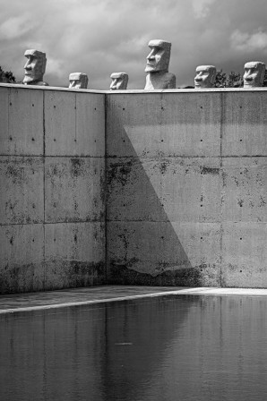 Photo by Frank Foster pool, the hill of Buddha Sapporo Japan piscine le regard des voisins