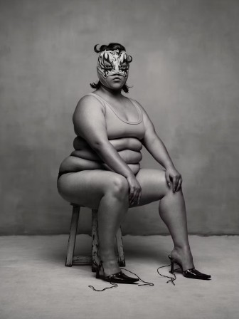Pieter Henket birds of mexicocity La Mujer la fierté de la femme aux talons aiguilles et au masque de catcheur ecce mulier