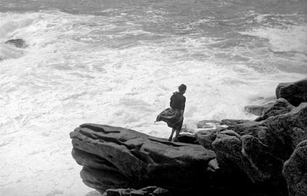 Sabine Weiss • Au Bord de la Mer (Bretagne) 1950 la mer toujours recommencée
