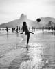 Simone Monte. Brasilian girl on the beach fille foot plage il n'y a pas que la samba dans la vie