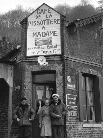 Tancarville c. 1955 - Café de la Pissotière à Madame journées du patrimoine prévoir des arrêts pipi chargés d'histoire