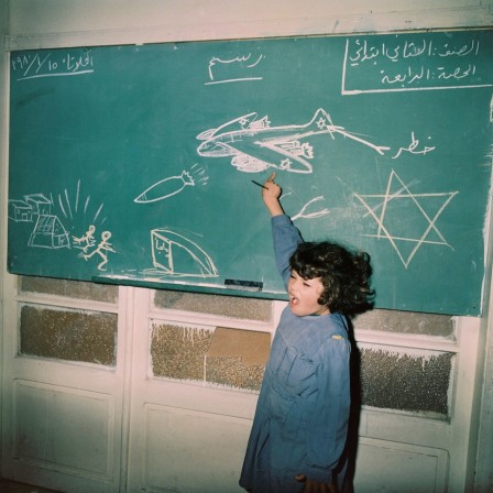 Thomas Billhardt Beirut , primary school in a Palestinian camp, 1977  rentrée école ceci est un bombardier