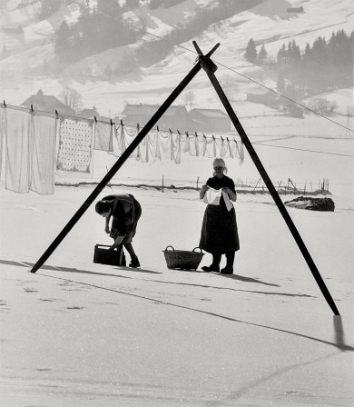 Toni Schneiders. Winter Laundry in the Allgäu, Germany, 1954  le triangle allemand des bermudes