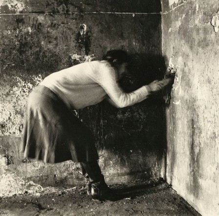 Untitled, Rome, Italy, Francesca Woodman, 1977-78 bonjour le mur