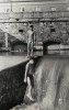 Walking on air, or water, The Arno, Florence, Italy, Photo by George Daniell, 1956 marcher sur l'eau marcher sur l'air