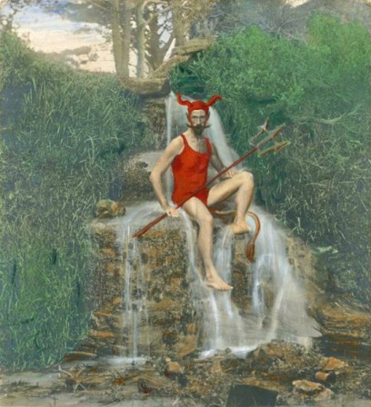 halloween démon en maillot de bain par le costume de bain du diable