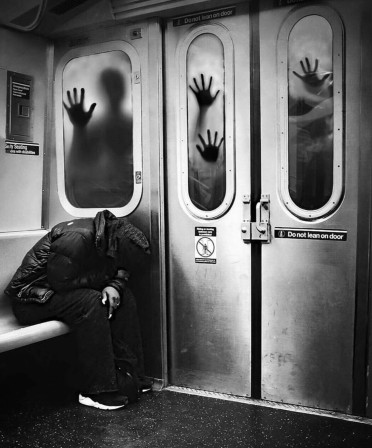 les mains sur la vitre j'ai rêvé que je prenais le train